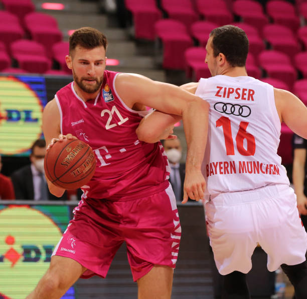 尤其是在前 尤其是在前